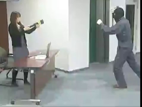 Crazy Japanese Guys invented an anti-assault net to capture assaillant!