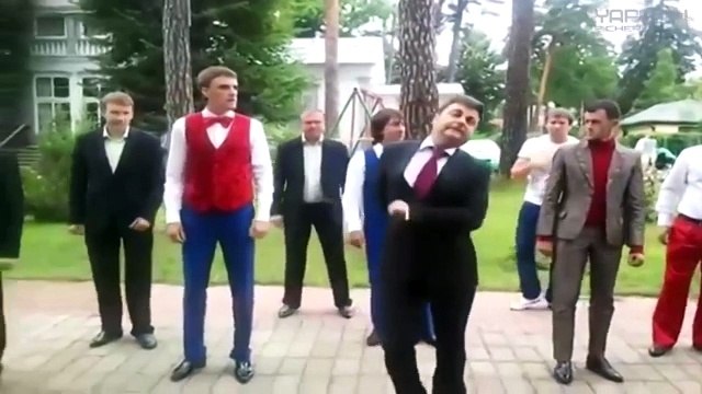 Круто! Мужчины танцуют! )))