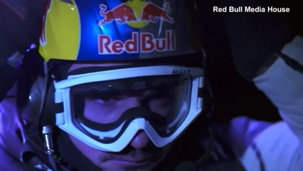 Paraglider flies though stunning Northern lights