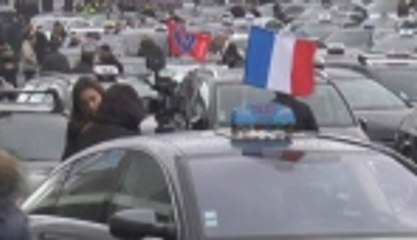 Fransa'da taksicilerden "Uber" protestosu