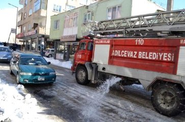 Buzlanan Yollara Van Gölü Suyu ile Çözüm