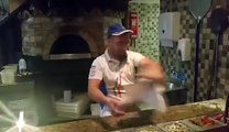 Pizzaïolo au top de son art - Grand maîtrise de la pâte à pizza