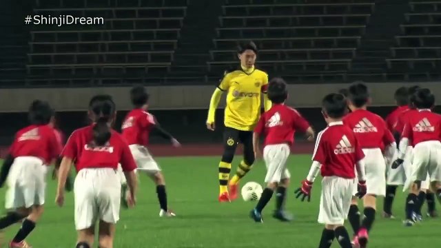 Shinji Kagawa VS 27 Japanese School Kids The Shinji Kagawa Challenge