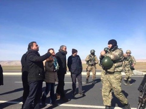 Cizre'ye Yürümek İsteyen Hdp'lilere Polis Müdahalesi