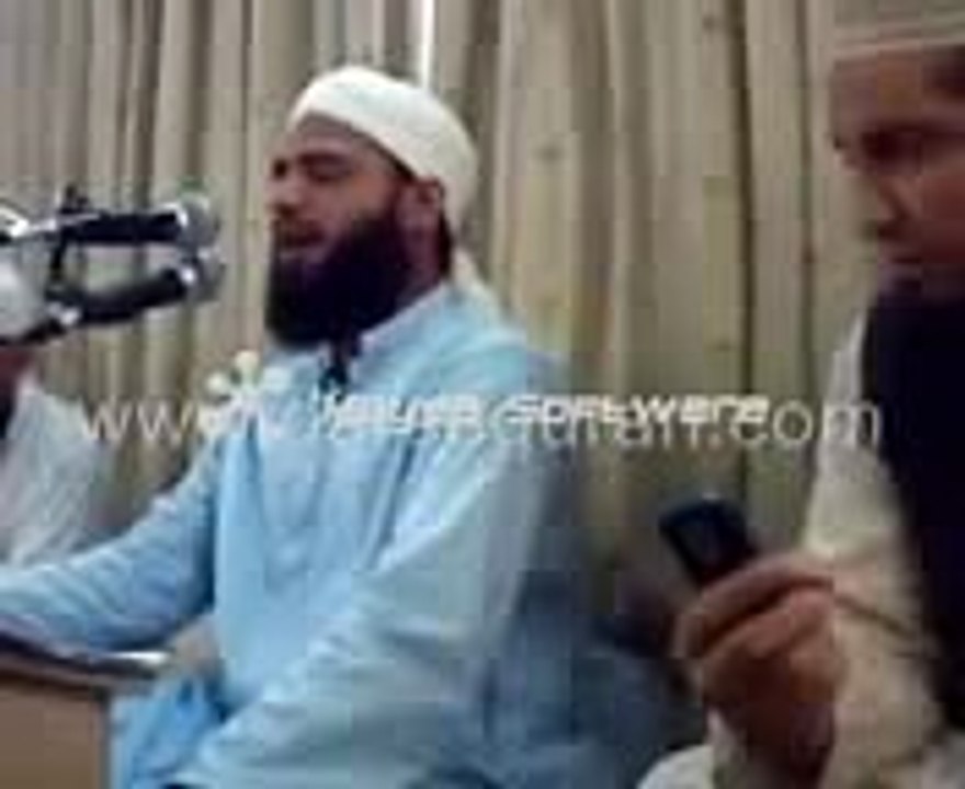 صلي عليه الهنا