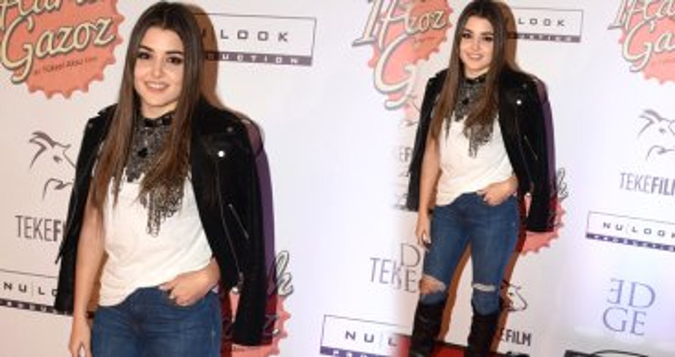 Hande Erçel Galaya Yırtık Kotla Geldi