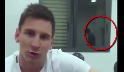 A Lionel Messi le aparece FANTASMA en Video por decada en FC Barcelona