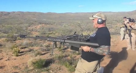 Un redneck s'amuse avec deux snipers calibre .50