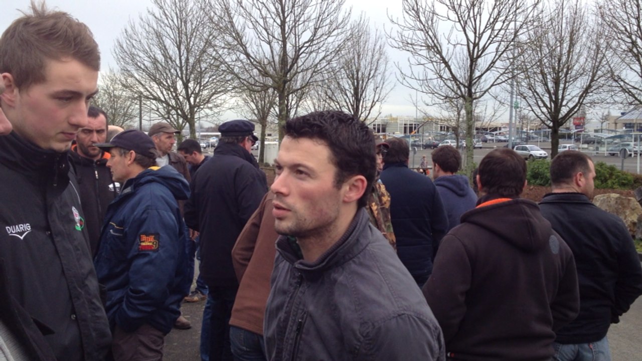 Fin de la mobilisation des agriculteurs devant Leclerc