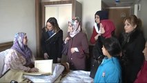AK Parti İzmir ve Diyarbakır Kadın Kolları Heyeti, Sur İlçesinde Bazı Aileleri Ziyaret Etti