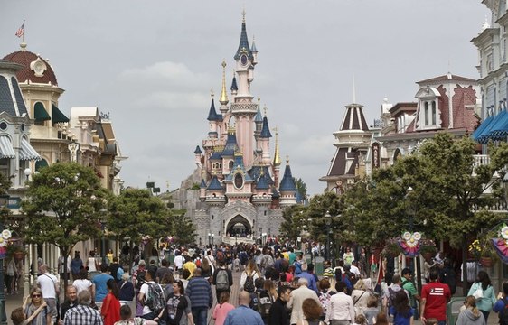 Un homme armé arrêté dans un hôtel du parc Disneyland Paris : Ce que l'on sait