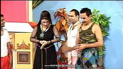 بے غیرتی کی حدیں پار اتنی سختی سے ہاتھ لگایا کے سٹیج پر ہی لڑکی کے کپڑے پھاڑ دیے