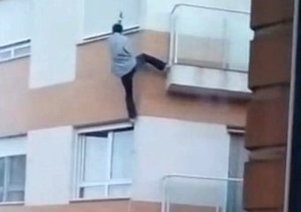 Çatıdan Sarkıttığı İple Evine Girmeye Çalışan Adam Hayatını Kaybetti