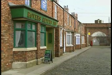 Coronation Street Bet Lynch Return 2003 Part 1