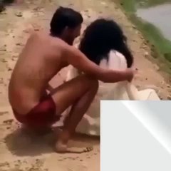 Amazing Leaked Video of Desi Peoples | کھلے میدان میں یہ کیا کر رہی ہے