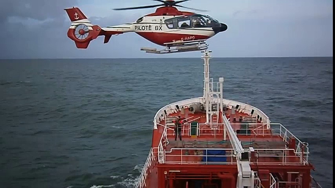 EXTREME HELICOPTERS! Incredible landings, takeoffs, aerobatics, flyby, crosswind, expensive choppers  Crosswind Landing