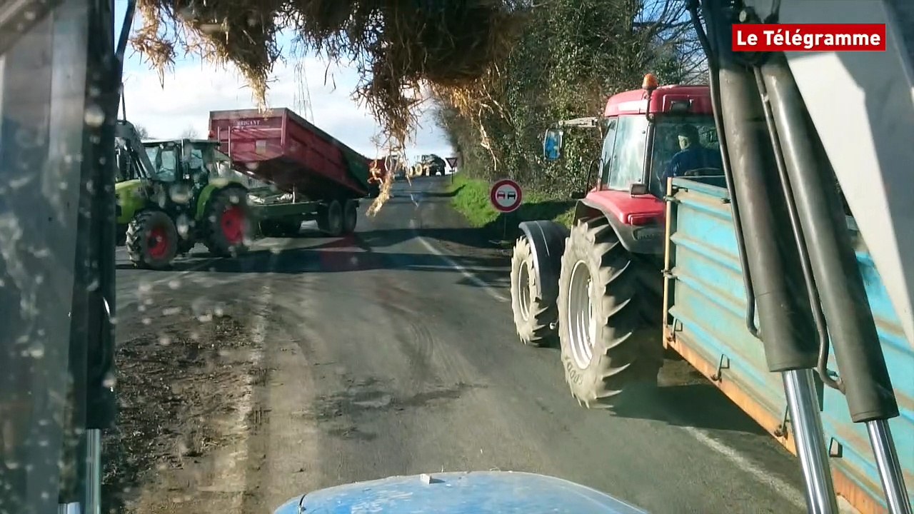 RN 12. La manif au volant d'un tracteur