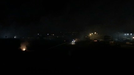 Les agriculteurs allument des feux sur la RN12