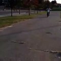 Un wheelie qui troune mal! porter votre équipement en moto!!!