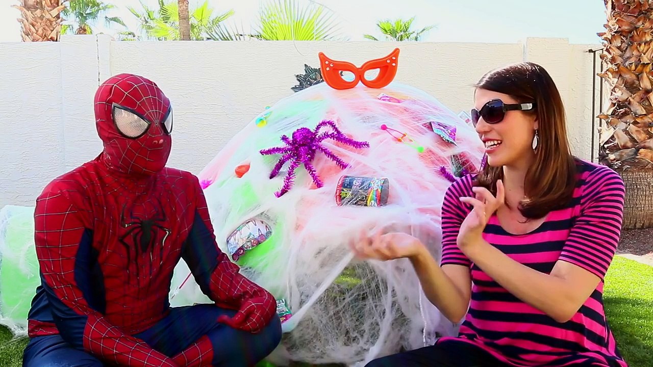 GIANT SURPRISE TOYS SPIDER WEB! Little Tikes Tunnel & Dome Climber ❤ Kids Surprise Eggs &