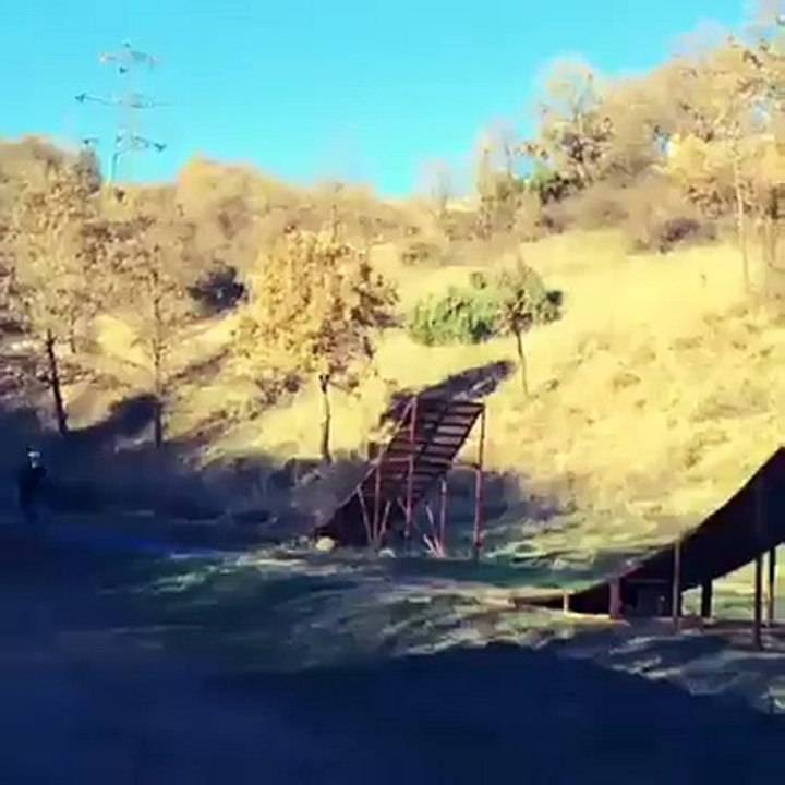 Rampe de fmx en mobilette