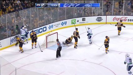 D. Sedin becomes Canucks all-time leading goal scorer