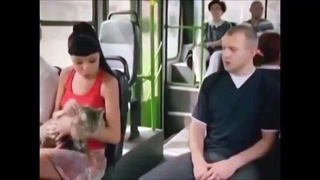 Пристал к девушке в автобусе, вот что получилось