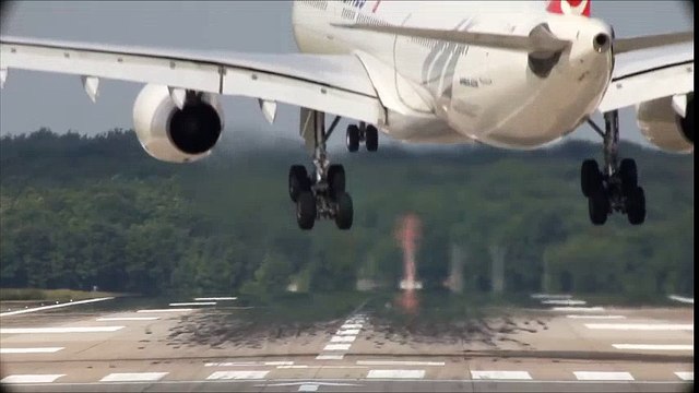 Extreme Crosswind Landing - Turkish Airlines Airbus A330 Drift ( HD ) Crosswind Landing
