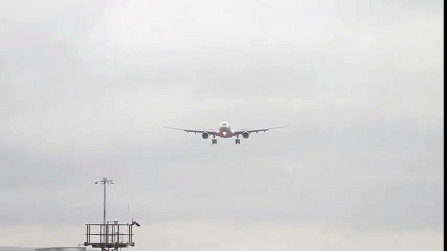 American Airlines A330 Crosswind Landing with atc Manchester airport Crosswind Landing