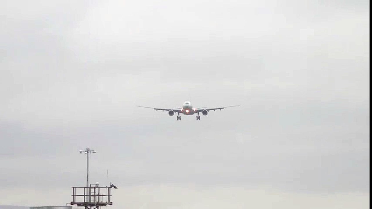 American Airlines A330 Crosswind Landing with atc Manchester airport  Crosswind Landing