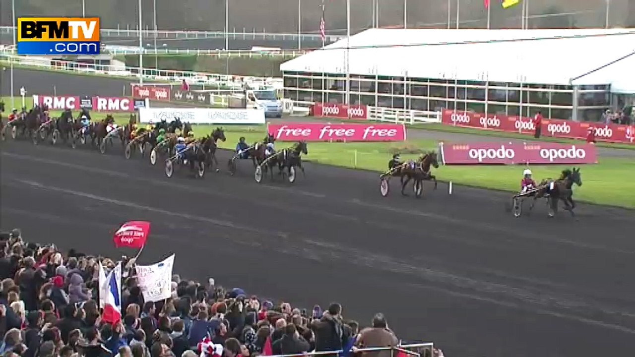 Christophe Delay, casaque rouge et blanche, dispute le Prix d'Amérique
