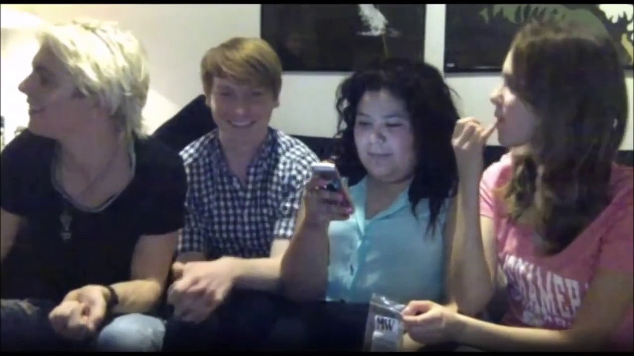 ¡ Raura Moments of Austin & Ally Cast Twitcam !