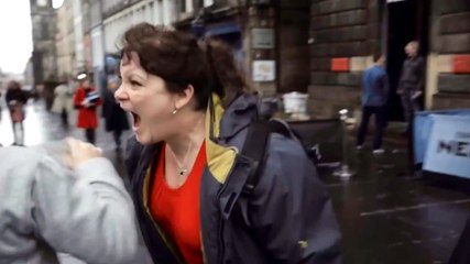 Kadına Para Teklif Eden Sunucu Neye Uğradığını Şaşırdı