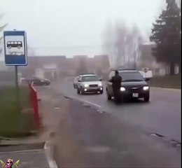 Technique d'auto stop pas très efficace... Bim dans le fossé