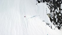 Une skieuse pro fait une chute terrible de 300 mètres en hors piste en Alaska
