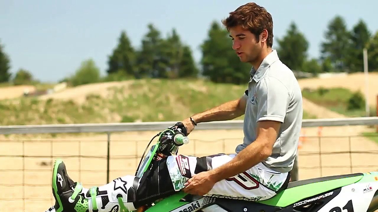 MOTOCROSS - Les Astuces pour bien se positionner sur votre Moto - TOBESPORT