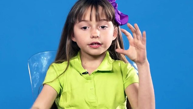 بچے وضاحت کرتے ہیں کہ کس طرح تیسری جماعت میں لڑکے اور لڑکیاں عمل کرتے ہیں