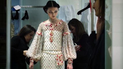 Chanel : La collection Printemps Été 2016 Haute Couture Show [HD]