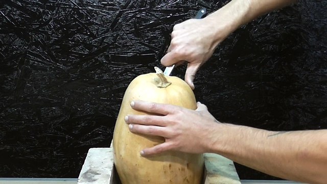 Узнай что будет если залить алюминий в ТЫКВУ