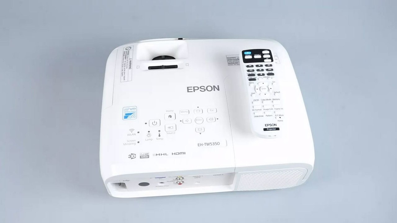 Coup de cœur du Labo : un vidéo projecteur Epson et une enceinte Bluetooth