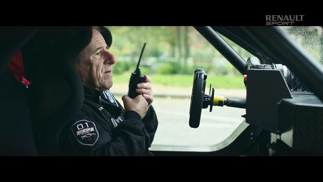 La gendarmerie au volant d'une Renault Sport RS 01 de 550 chevaux