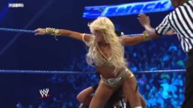 WWE: Kelly Kelly Stinkface Tamina Snuka