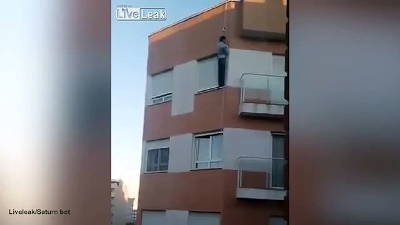 spain man fourth floor forget keys