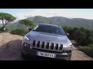 Jeep Cherokee 2014 - immagini dinamiche su strada e off-road