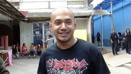 Unik, Husein Alatas Berikan Sneakers Untuk Seserahan