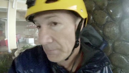 Il se film au milieu d'une des plus violentes tempêtes de l'histoire