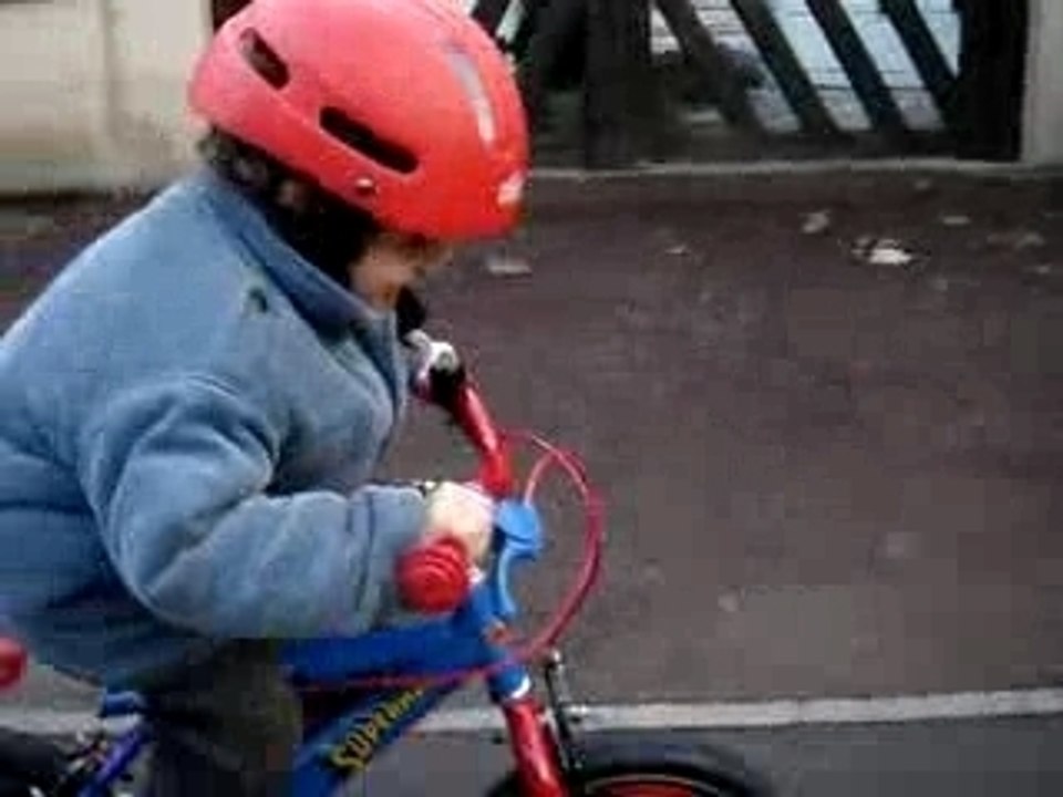 Vadim fait du vélo