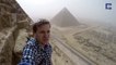 Un ado filme l'ascension vertigineuse de la pyramide de Khéops