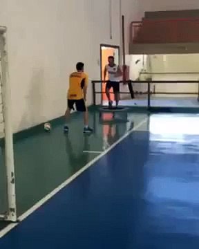 durante treino fisico Falcão marca gol Impossivel!_impossible goal in physical training