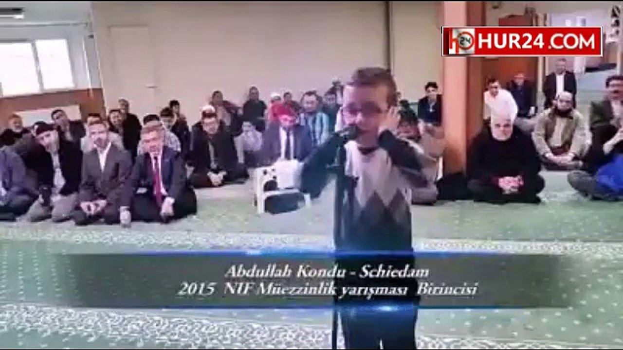 Küçük Çocuk Öyle Güzel Ezan Okuyor ki